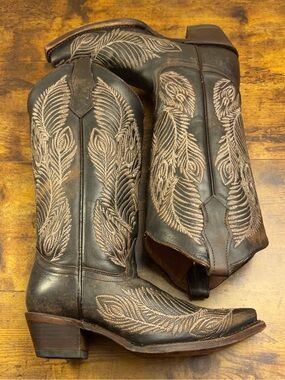 Circle G Western Boots Womens Size 7 Feather Embroidered Dark Brown Snip Toe